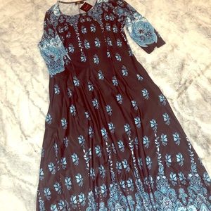 Lovely Flowing Maxi Dress with 3/4 Sleeves